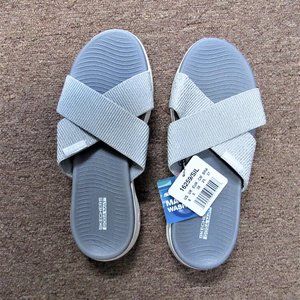 NEW ladies size 8 Sketchers Goga Mat gray grey slip on sandal slides